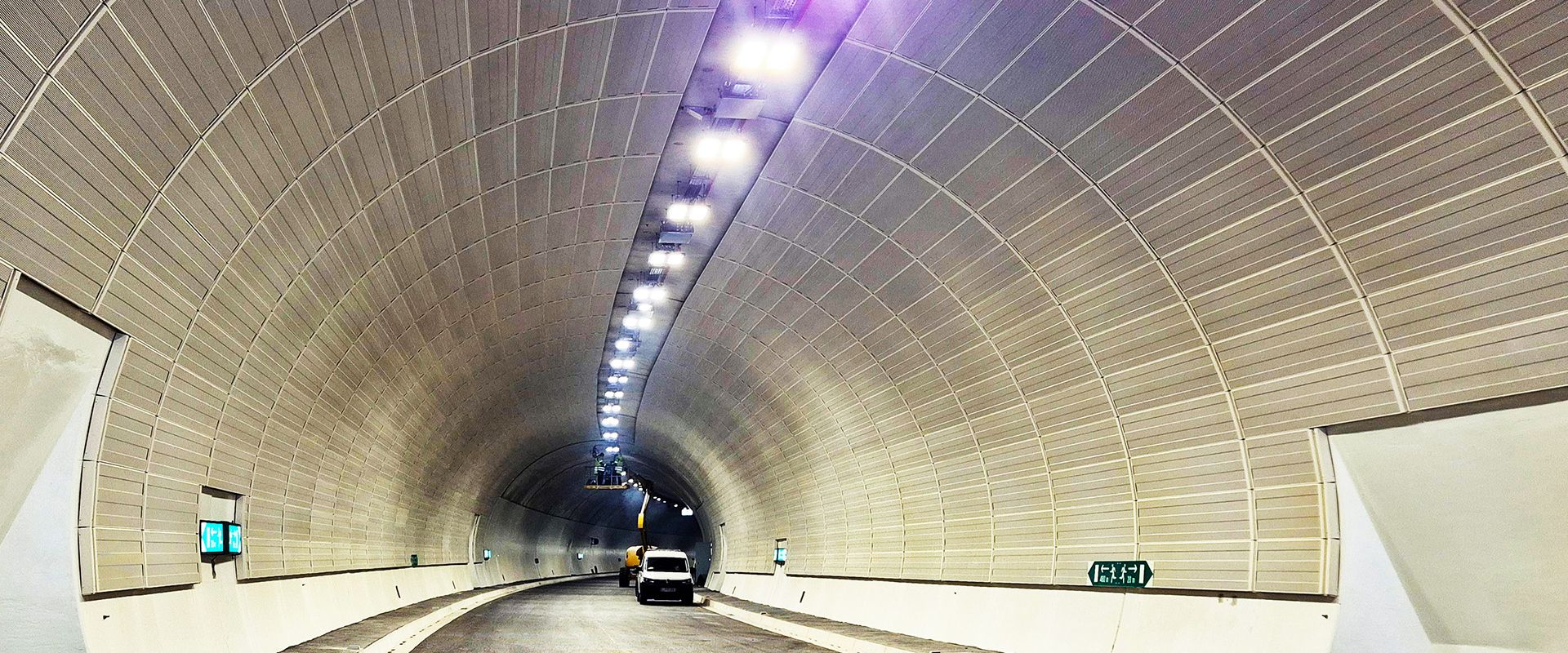 Konovo Tunnel: Hermi Fast Klick® Cable Trays